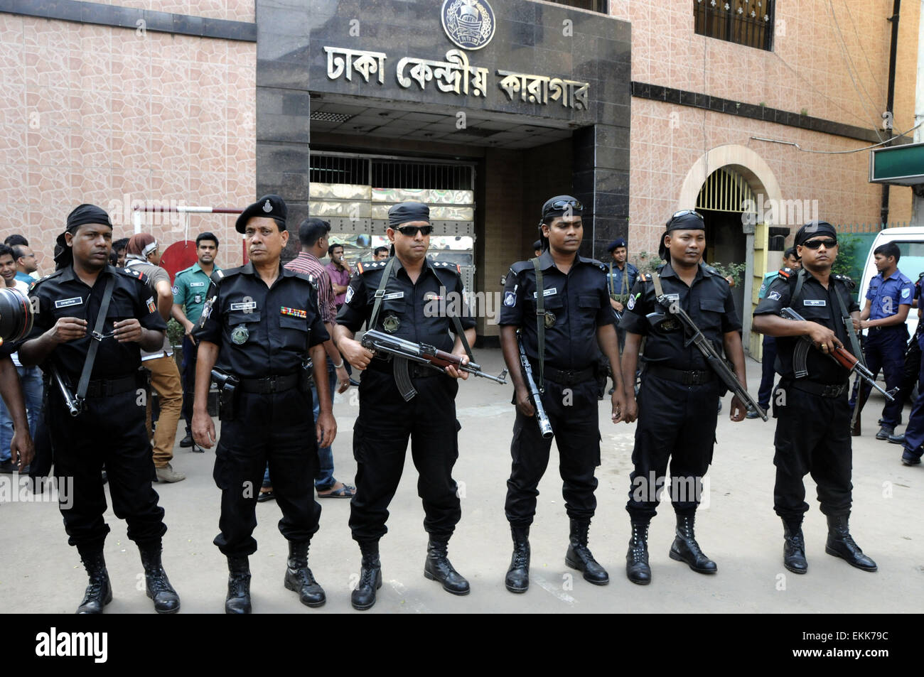 Dhaka, Bangladesh. 11th Apr, 2015. Rapid Action Battalion stand guard in front of the gate of the Central Jail before Mohammad Kamaruzzaman's execution in Dhaka, Bangladesh, April 11, 2015. Bangladeshi Supreme Court judges have signed a death verdict for convicted war criminal Mohammad Kamaruzzaman, a court official said on April 8. Credit:  Shariful Islam/Xinhua/Alamy Live News Stock Photo