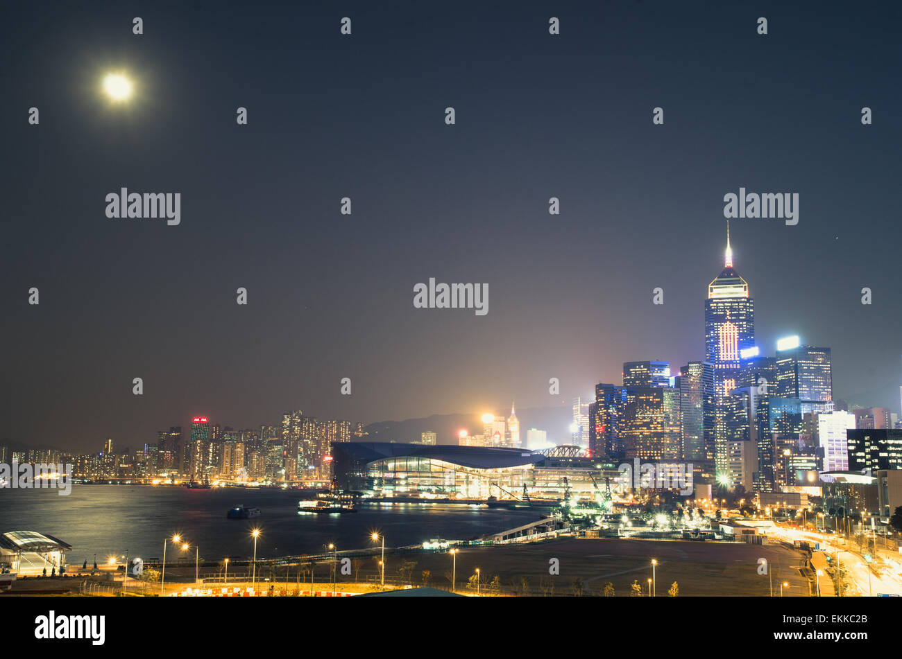 full moon night on victorial harbour with view of Hong Kong Convention and Exhibition Centre Stock Photo