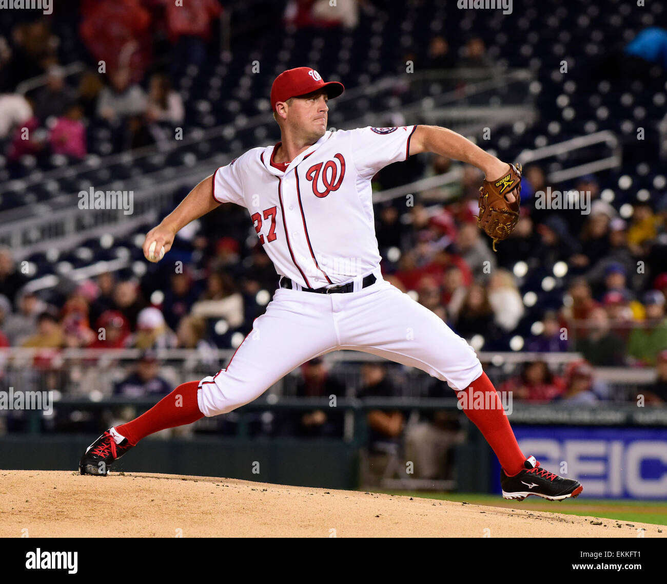 Washington Nationals pitcher Jordan Zimmermann (27) works in the first inning against the New York Mets at Nationals Park in Washington, DC on Wednesday, April 8, 2015. Credit: Ron Sachs/CNP (RESTRICTION: NO New York or New Jersey Newspapers or newspapers within a 75 mile radius of New York City) - NO WIRE SERVICE - Stock Photo