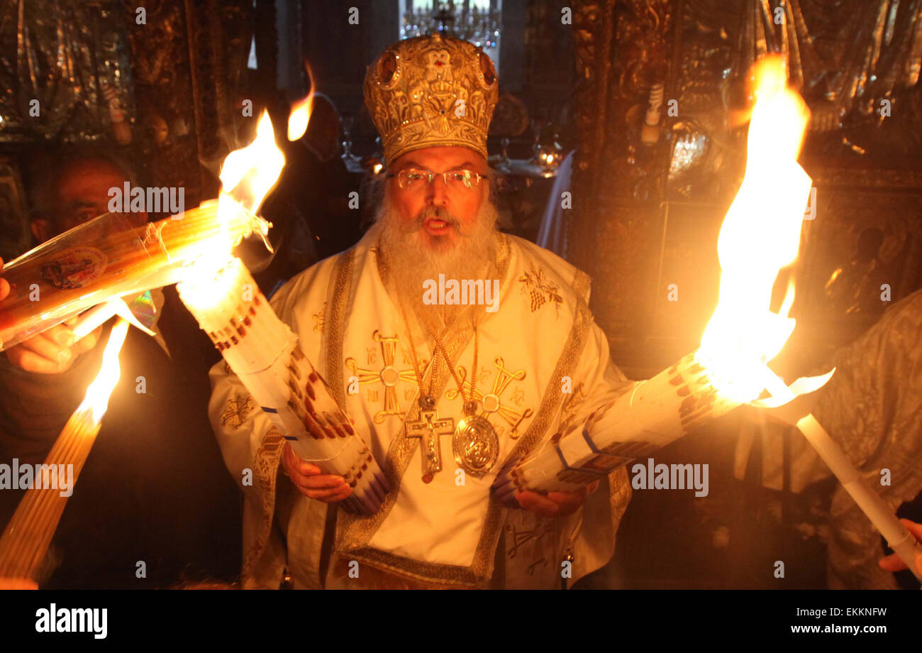 Видения иезекииля. Даниил седрах мисах и авденаго. Огонь иисуса христа. Храм гроба господня в иерусалиме благодатный огонь. Огонь иисуса христа.