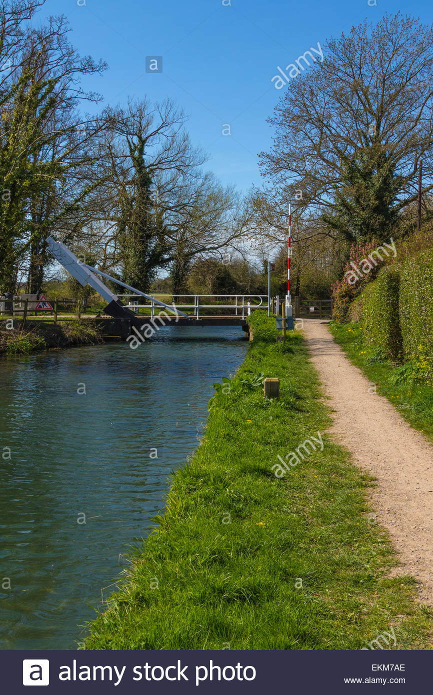 A swing bridge across the Basingstoke Canal at North ...