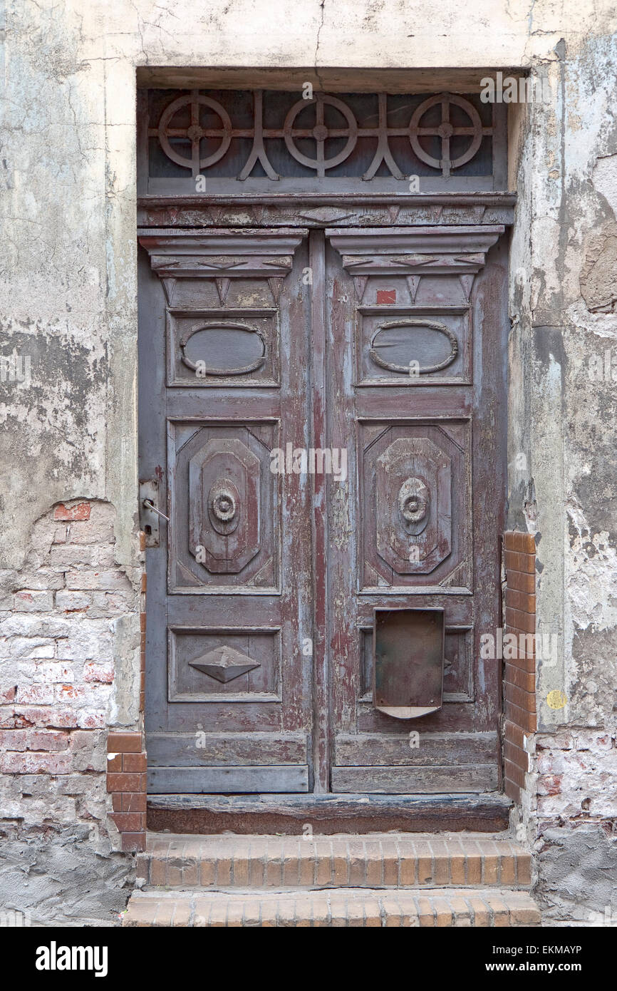 Old double door hi-res stock photography and images - Alamy