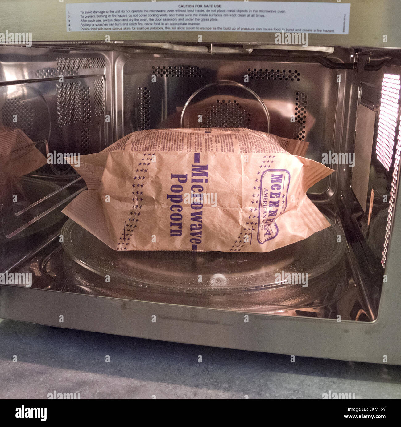 Microwave ovens hires stock photography and images Alamy