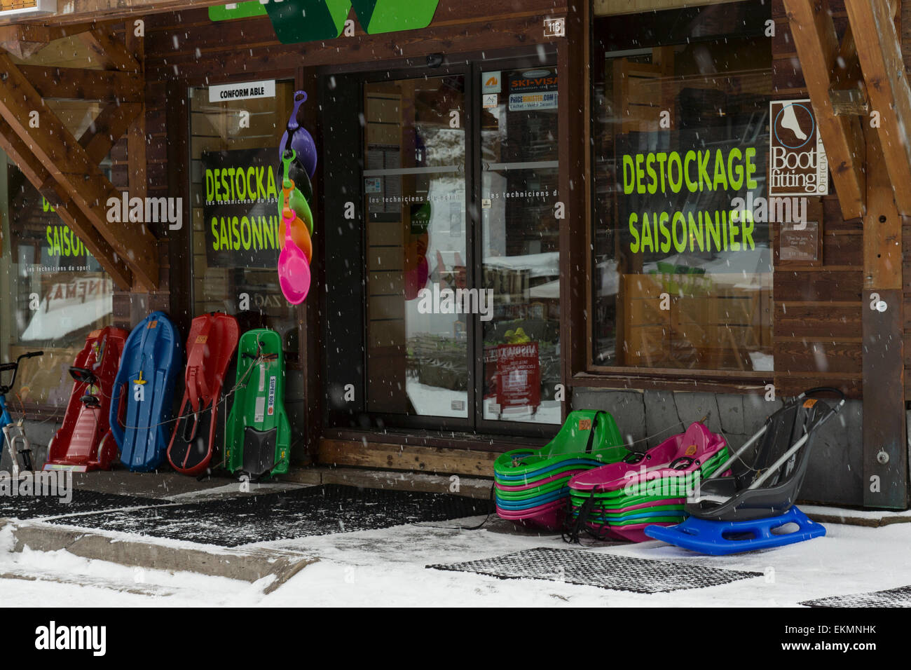 Ski shop hi-res stock photography and images - Alamy