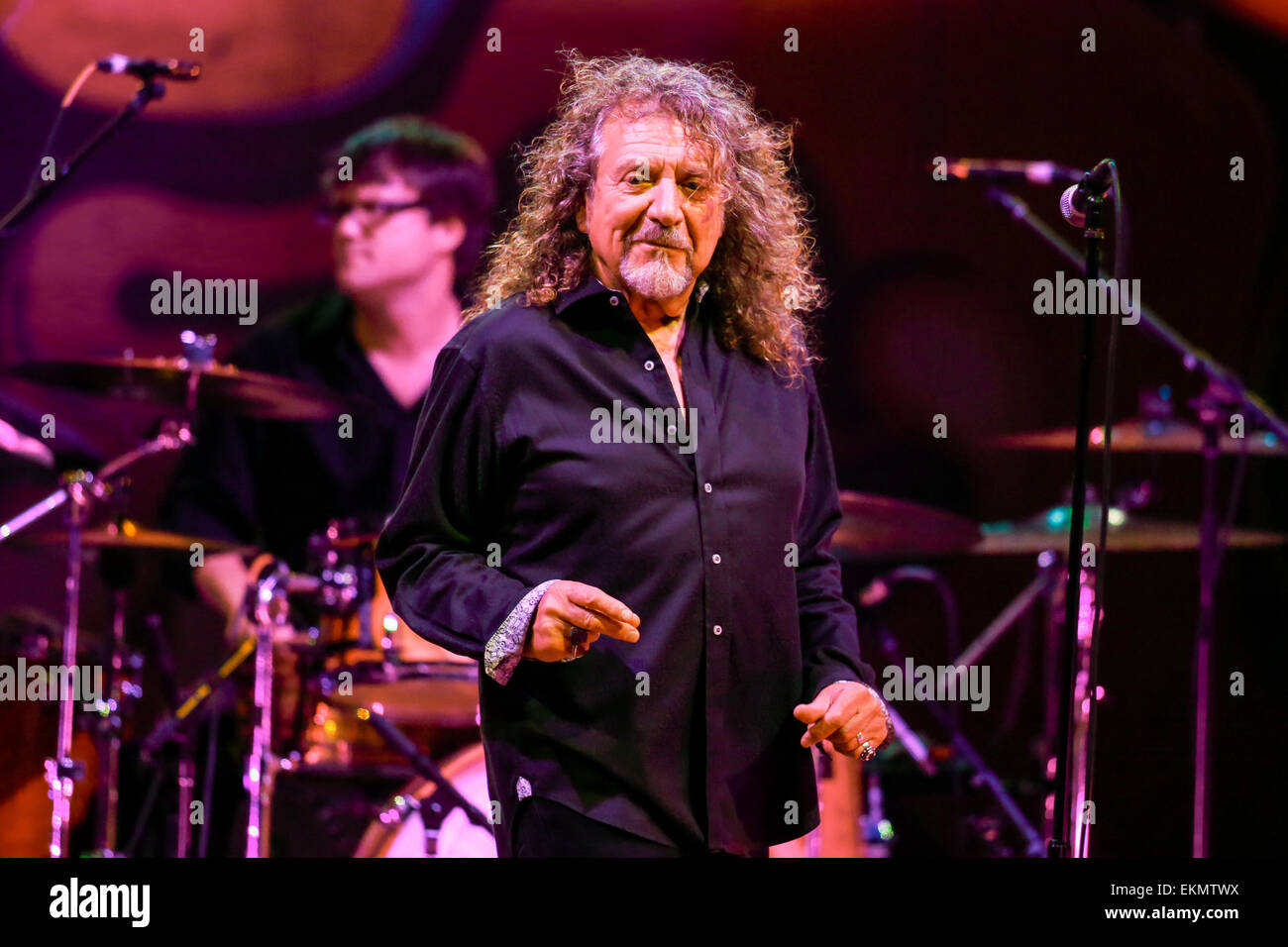 Robert Plant performs live in concert Stock Photo Alamy