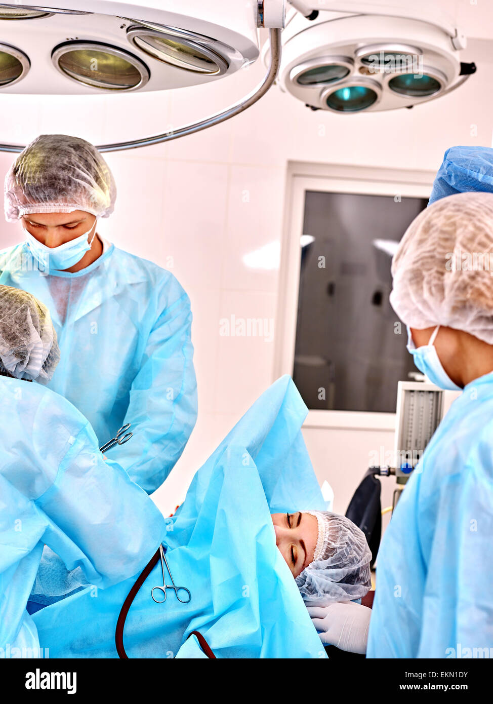 Group of surgeon in operating room Stock Photo - Alamy