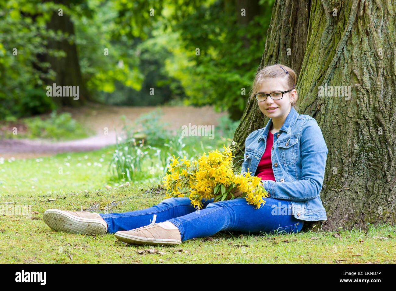 Smiling girl giving big hi-res stock photography and images - Alamy