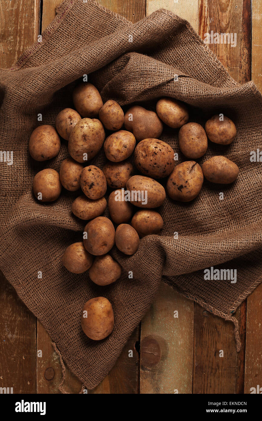 Rustic unpeeled potatoes on a desks Stock Photo - Alamy