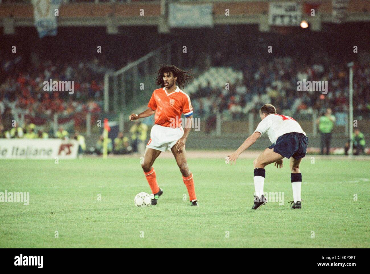 England v Holland World Cup Finals Group F match at the Stadio Sant'Elia, Cagliari, Italy, 16th June 1990. Ruud Gullit on the ball Final score: England 0-0 Holland Stock Photo