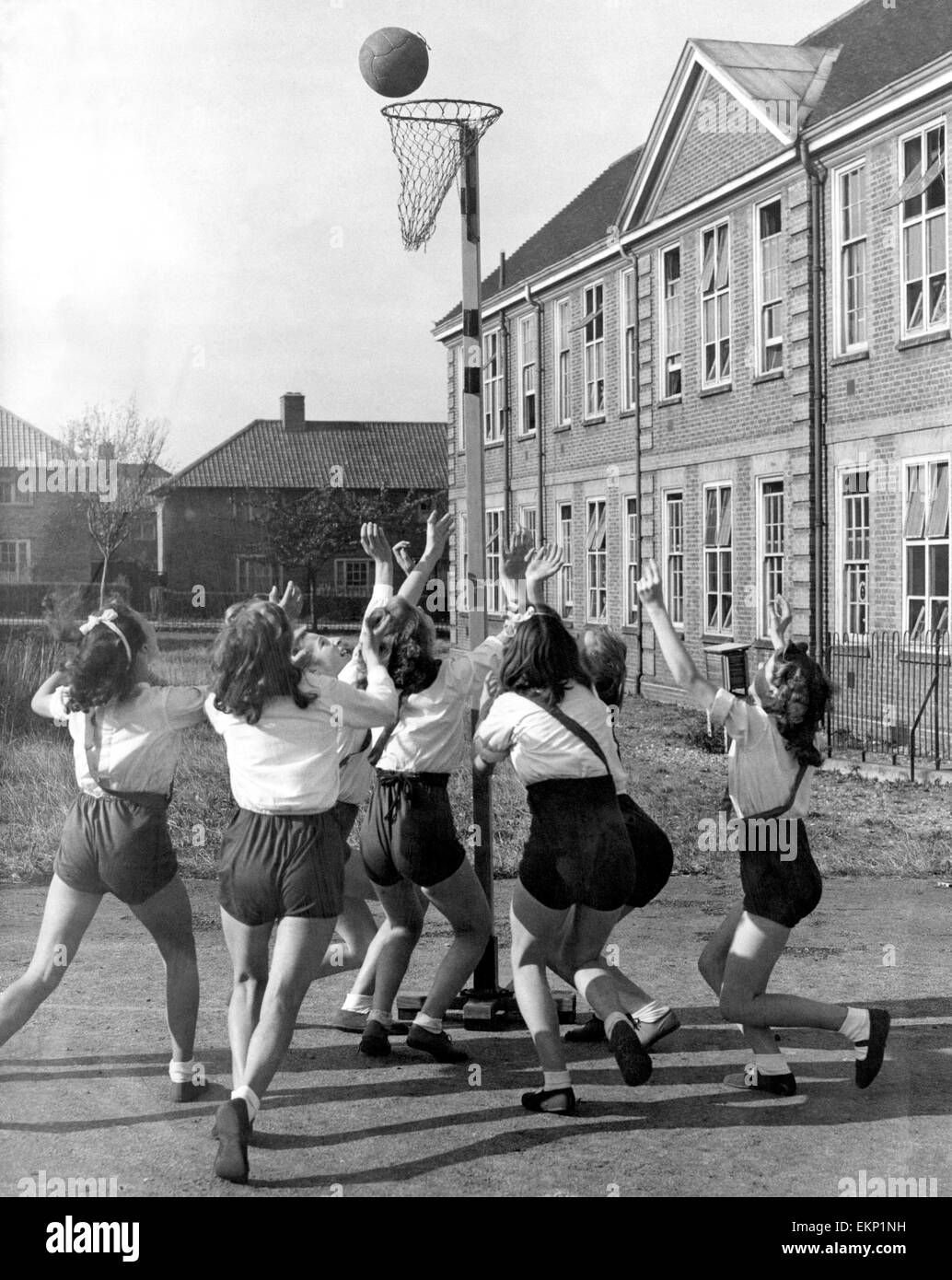 Girls of Malmsbury Secondary School in Morden, Surrey playing a game of netball during P.E. 28th October 1946. *** Local Caption *** PT P.T. PE Stock Photo