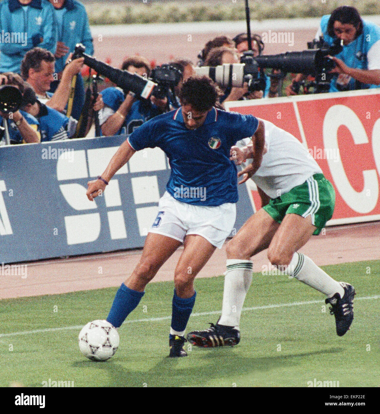 1990 World Cup Quarter Final match in Rome, Italy. Italy 1 v Republic of Ireland 0. Italy's Roberto Baggio challenged for the ball. 30th June 1990. Stock Photo