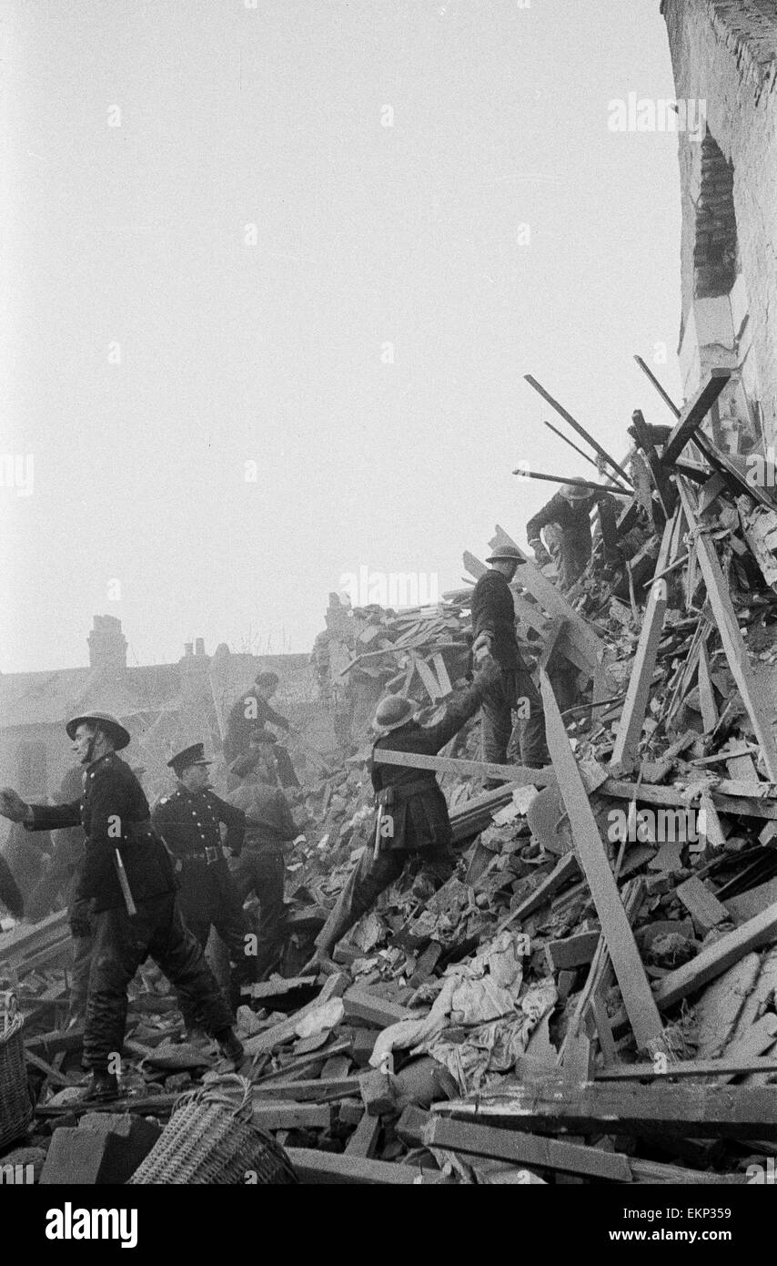 V2 Rocket incident at Farrant Avenue, Lordship Lane, Wood Green. Dogs helping search for survivors. 3rd March 1945. Stock Photo