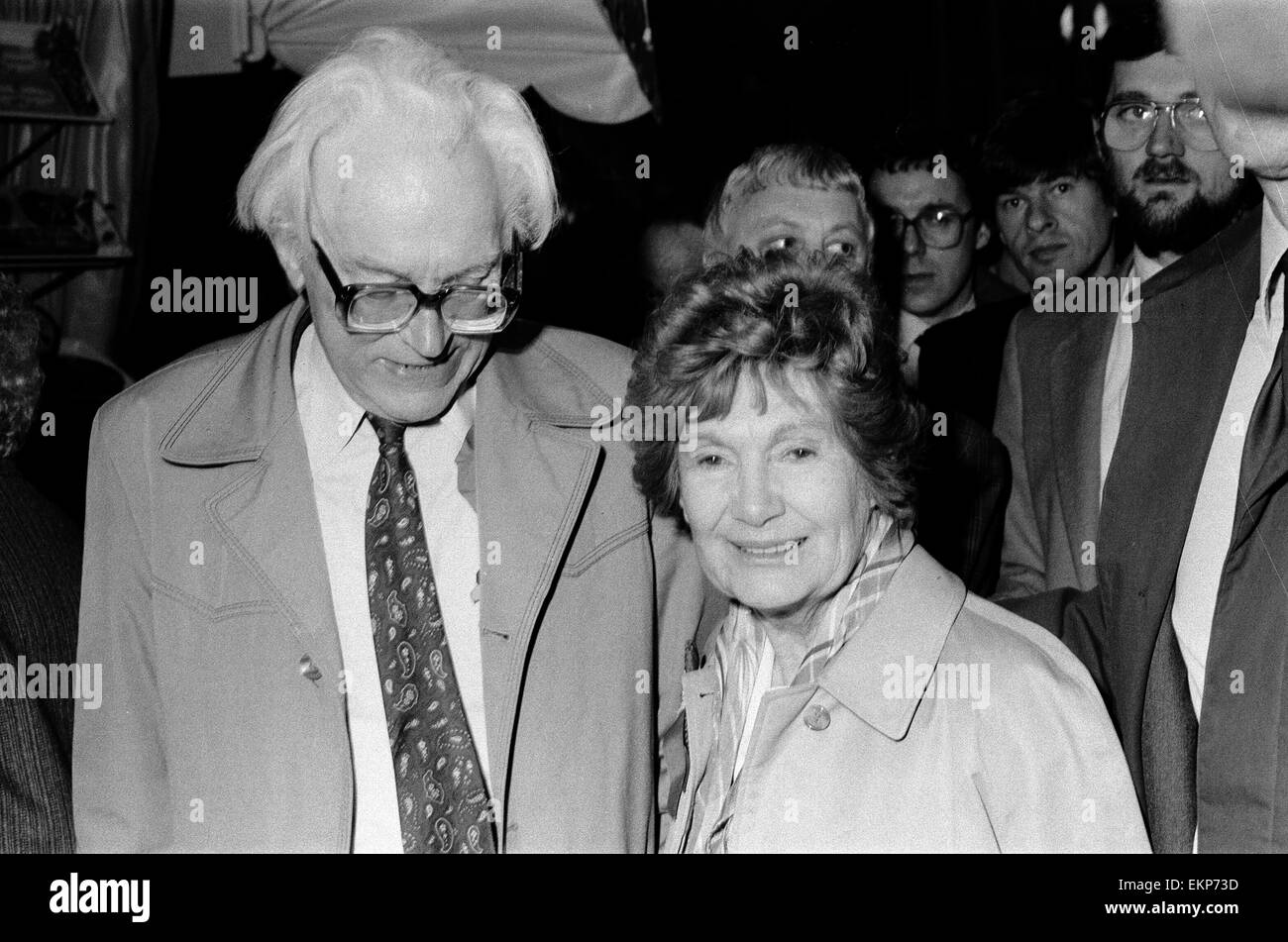 Labour leader Michael Foot and his wife Jill on the election tour in Lancashire. 22nd May 1983. Stock Photo