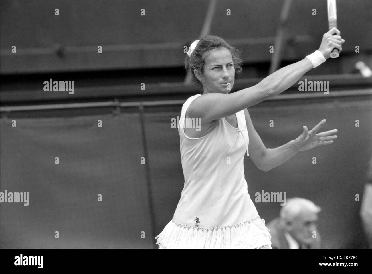 Wimbledon 1974: Miss Virginia Wade (G.B.) in action on the centre Court today against Miss L. Boshoff (South Africa). Miss Wade won the match. July 1974 74-3985-129 Stock Photo