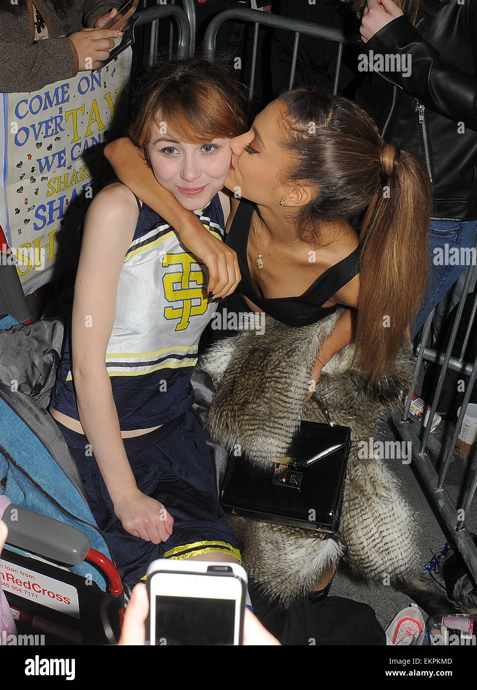 Ariana Grande Kissing A Girl 2