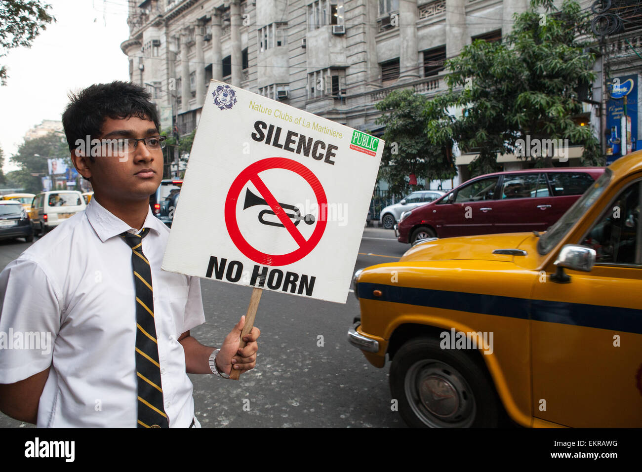 Schoolboy protesting against noise pollution by vehicles in Kolkata (Calcutta) Stock Photo