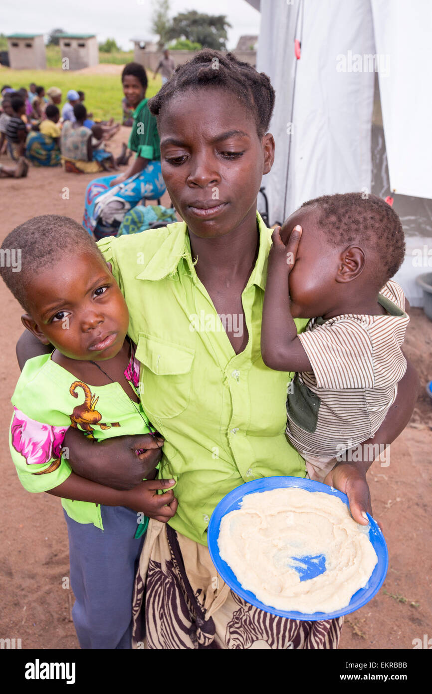 Child and mother eating food in africa hi-res stock photography and images  - Alamy, image size:866x1390