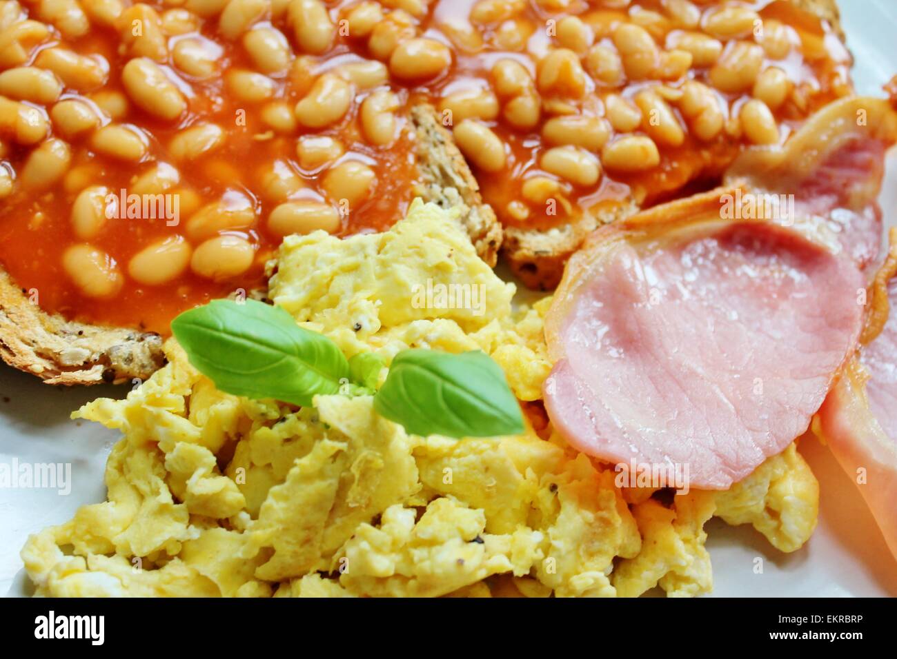 English Breakfast Basics Scrambled Eggs Bacon Baked Beans And Toast Stock Photo Alamy