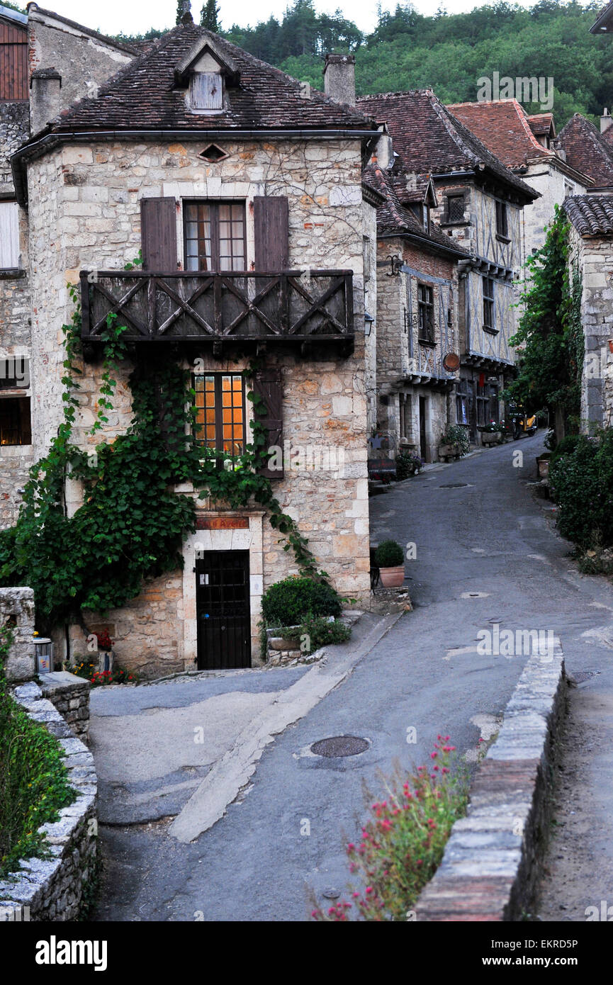 Saint-Cirq-Lapopie, Departement Lot, Midi-Pyrenees, France ...