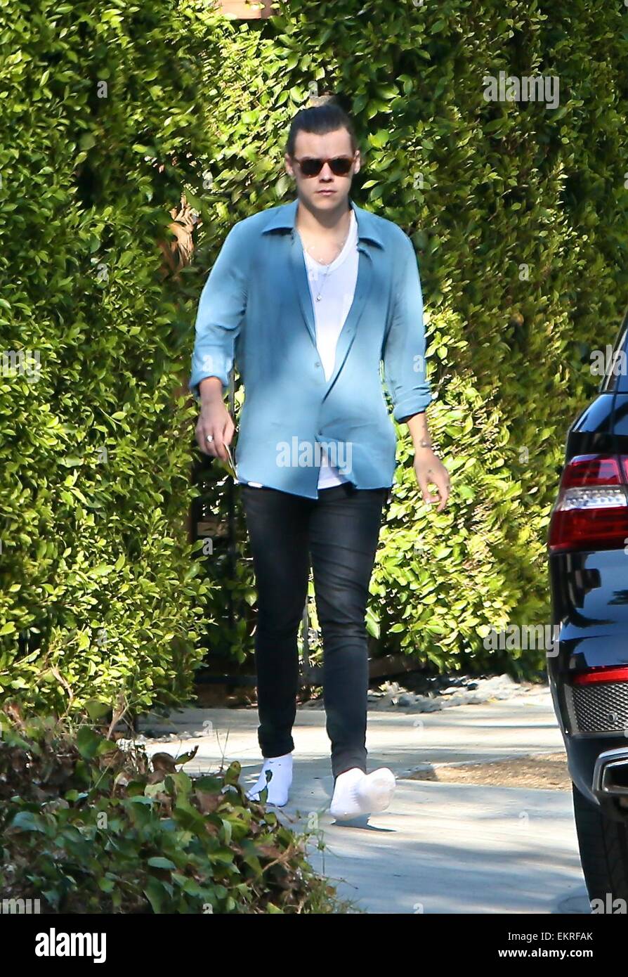 Harry Styles walking in white socks and with his hair tied back seen leaving a house in Beverly Hills Featuring: Harry Styles Where: Los Angeles, California, United States When: 09 Oct 2014 Harry Styles walking in white socks and with his hair tied back seen leaving a house in Beverly Hills Featuring: Harry Styles Where: Los Angeles, California, United States When: 09 Oct 2014