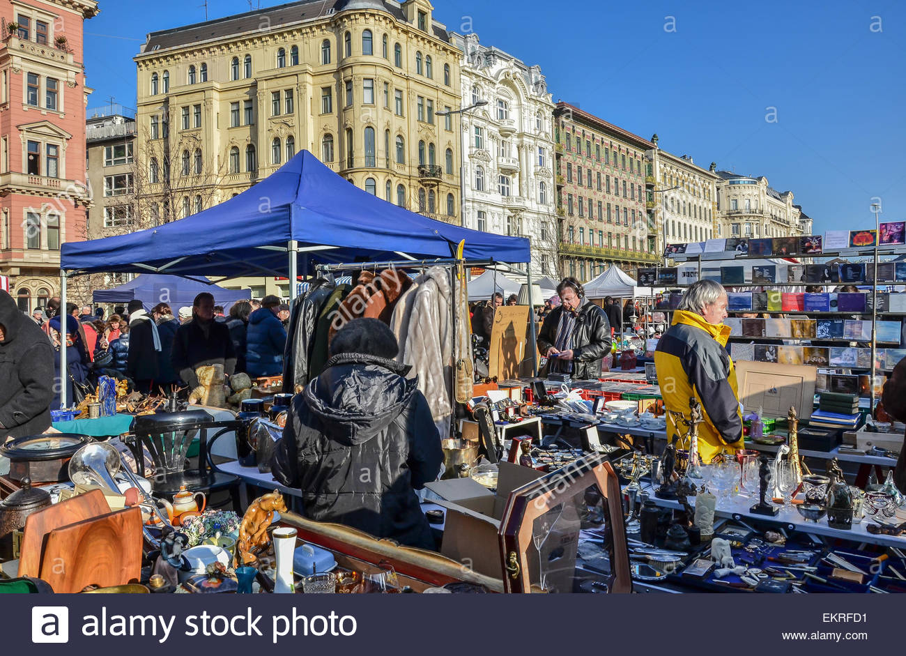 Vienna Naschmarkt Linke Wienzeile flea market antique market with Stock ...