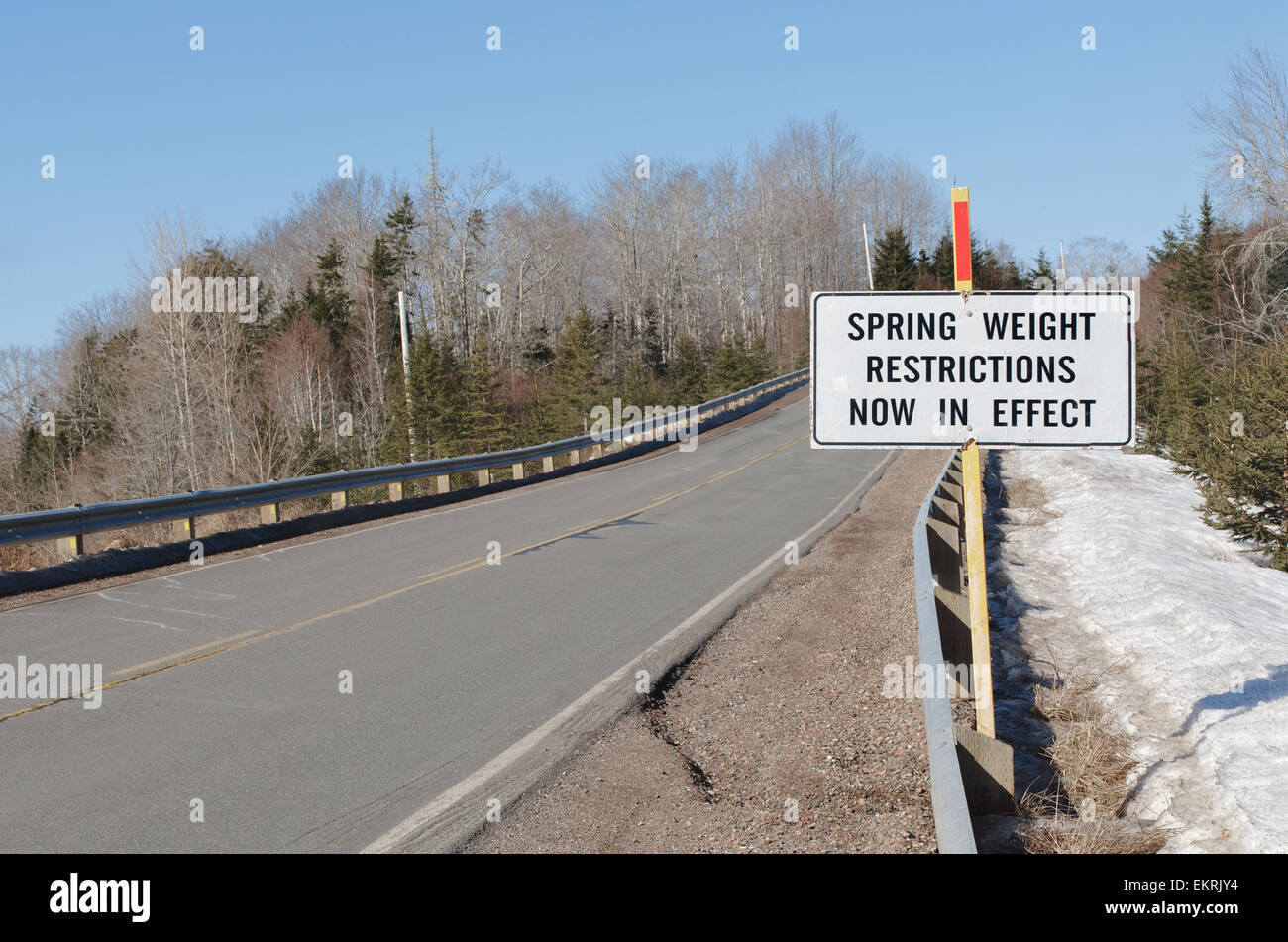 Spring weight restriction sign beside rural highway on sunny day. Stock Photo