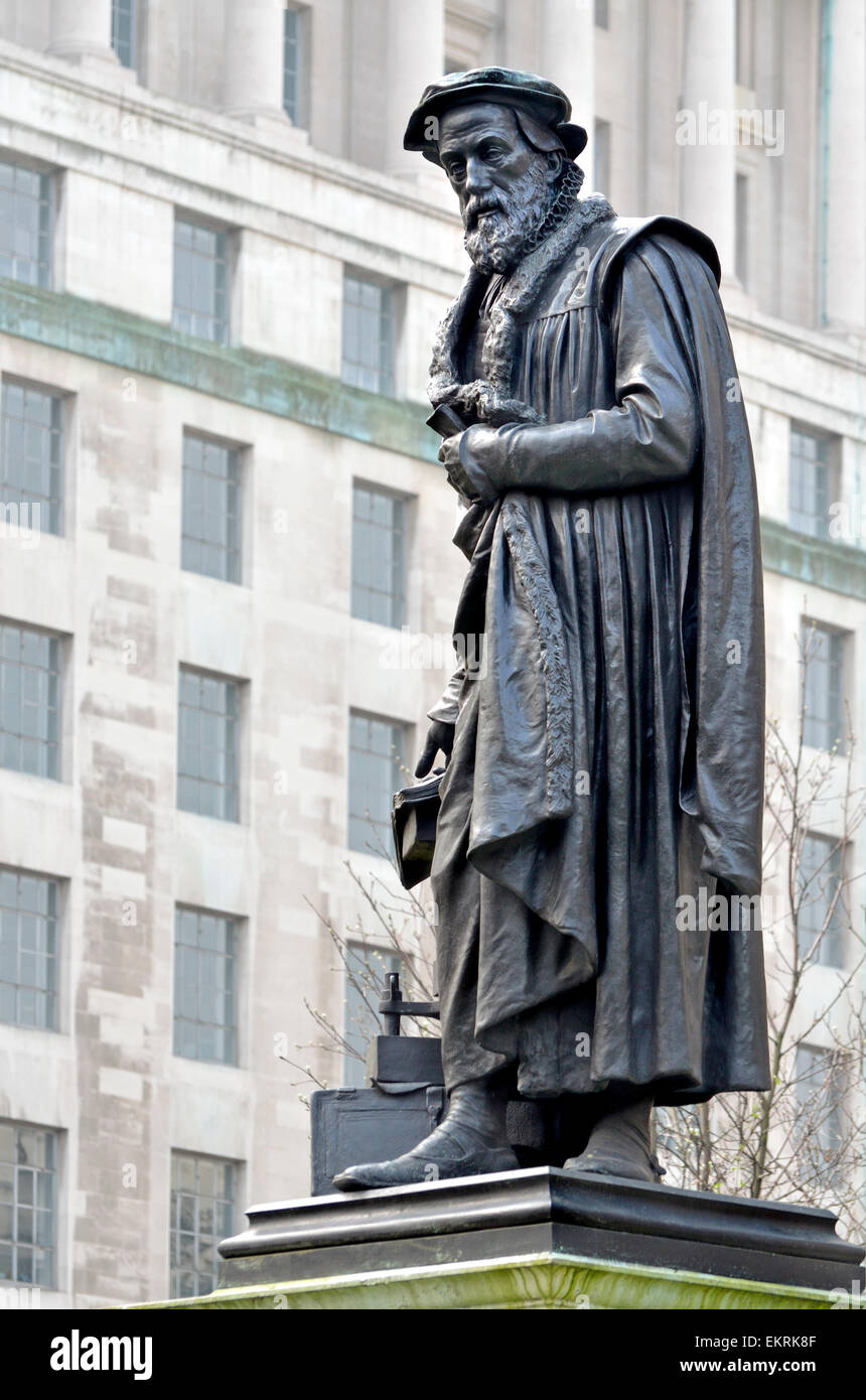 London, England, UK. Statue (1884; Sir Joseph Edgar Boehm) of William Tyndale (c1494-1536; Translated the Bible into English) Stock Photo