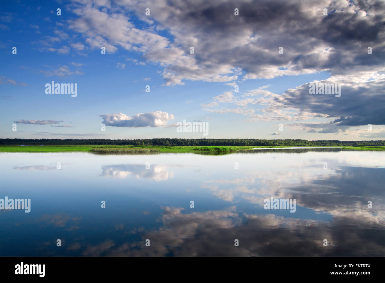 Beautiful lake hi-res stock photography and images - Alamy