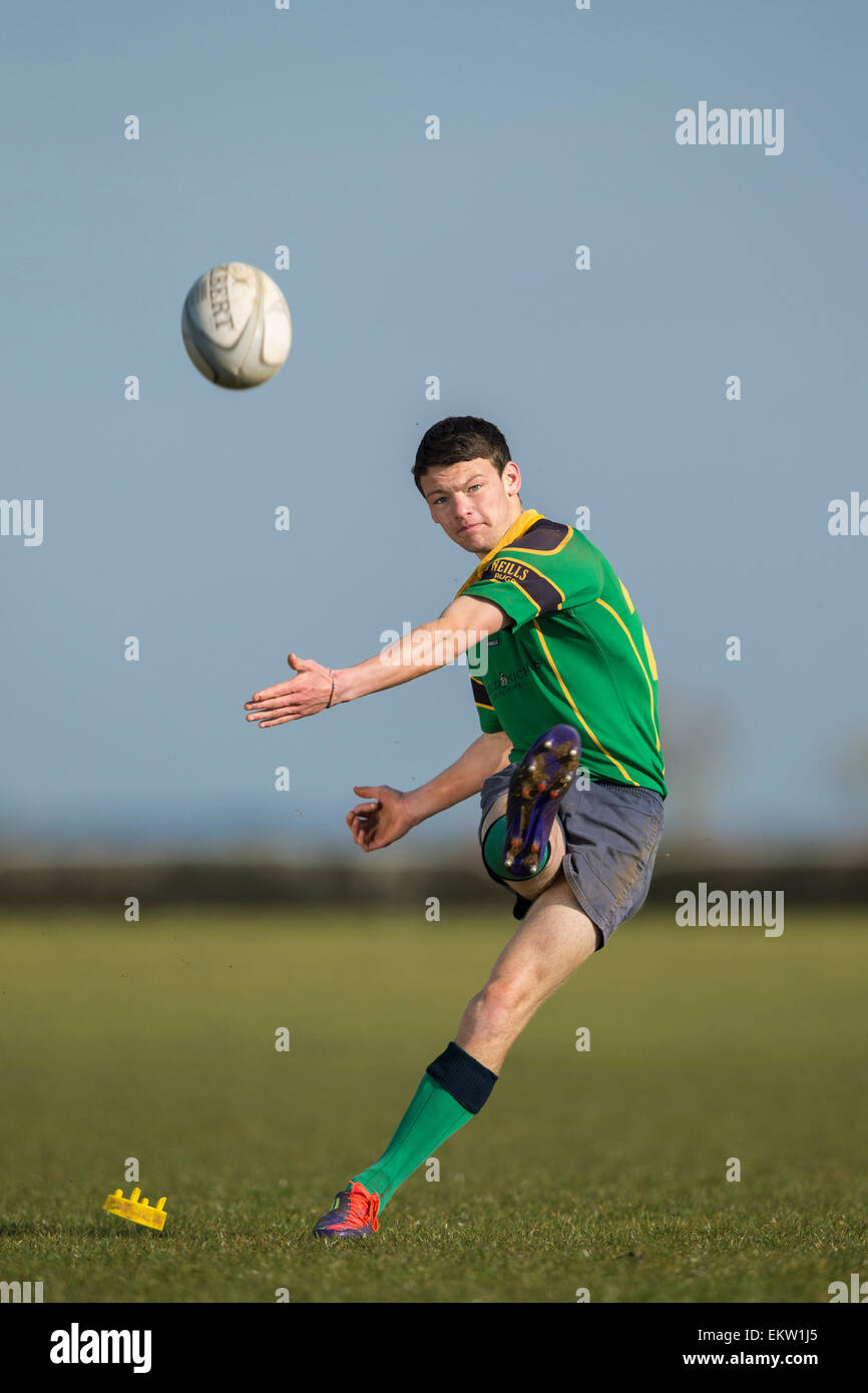 Sam Baker of North Dorset RFC rugby conversion kick Stock Photo Alamy