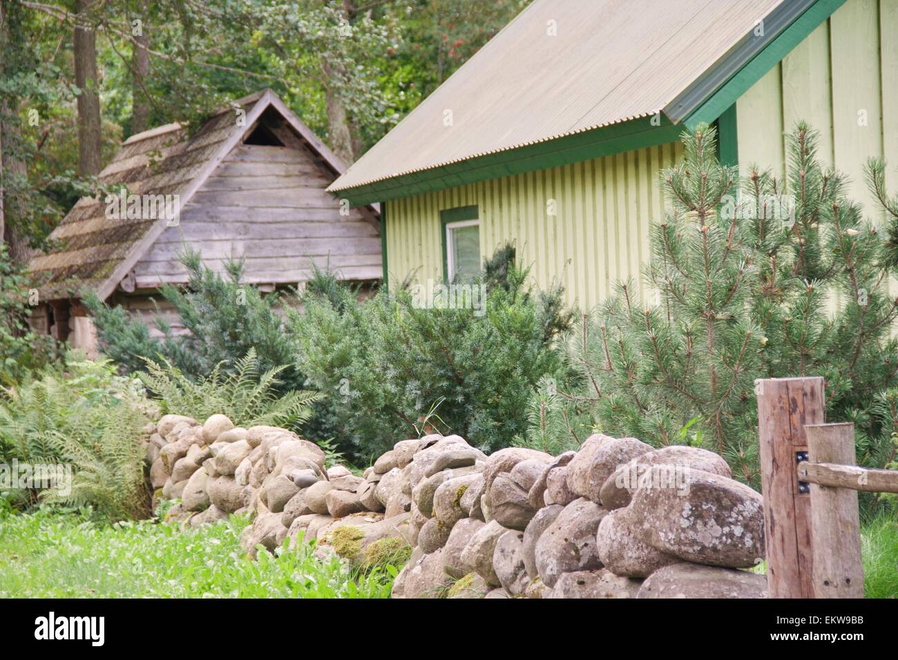 Green country home hi-res stock photography and images - Alamy