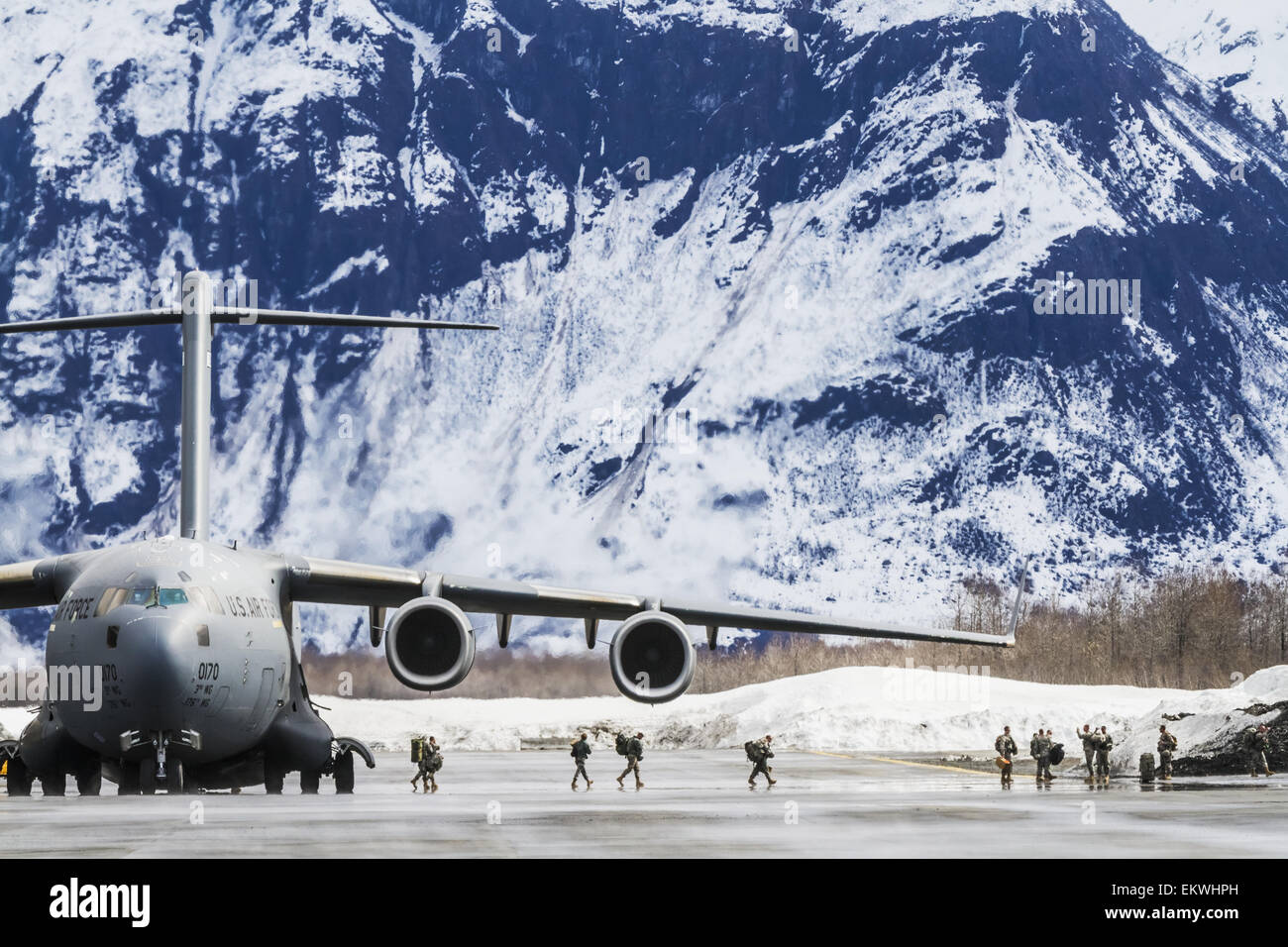 U.S. Airforce soldiers unloading from a C17 at the Valdez Airport