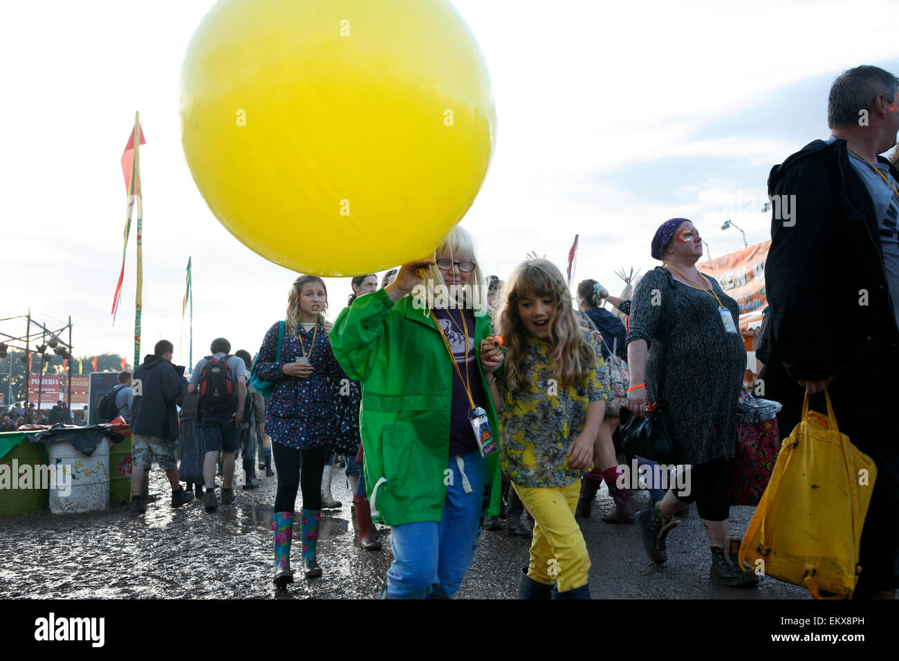 Glastonbury girl mud hi-res stock photography and images - Alamy