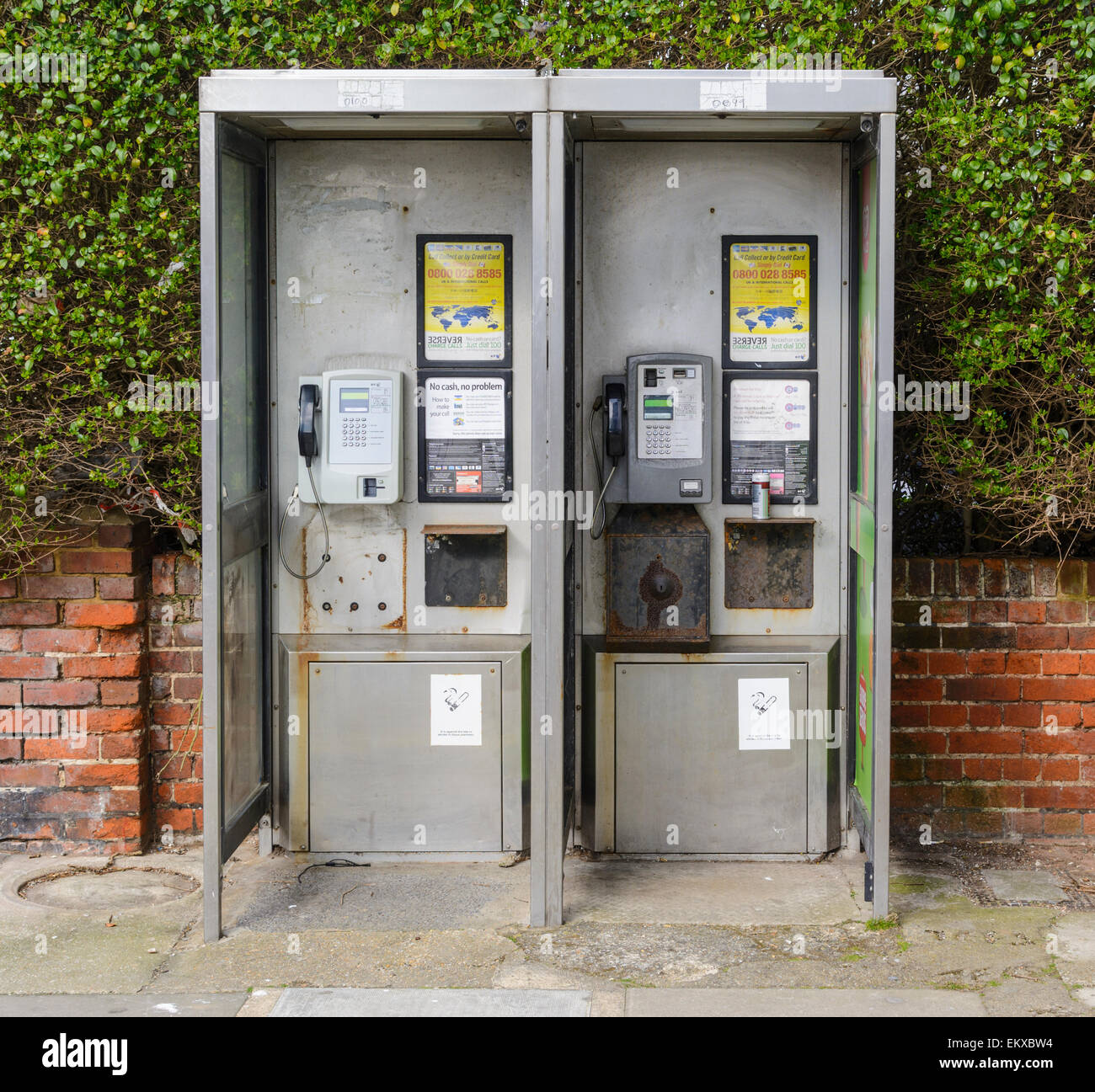 Telephone kiosk payphone hires stock photography and images Alamy