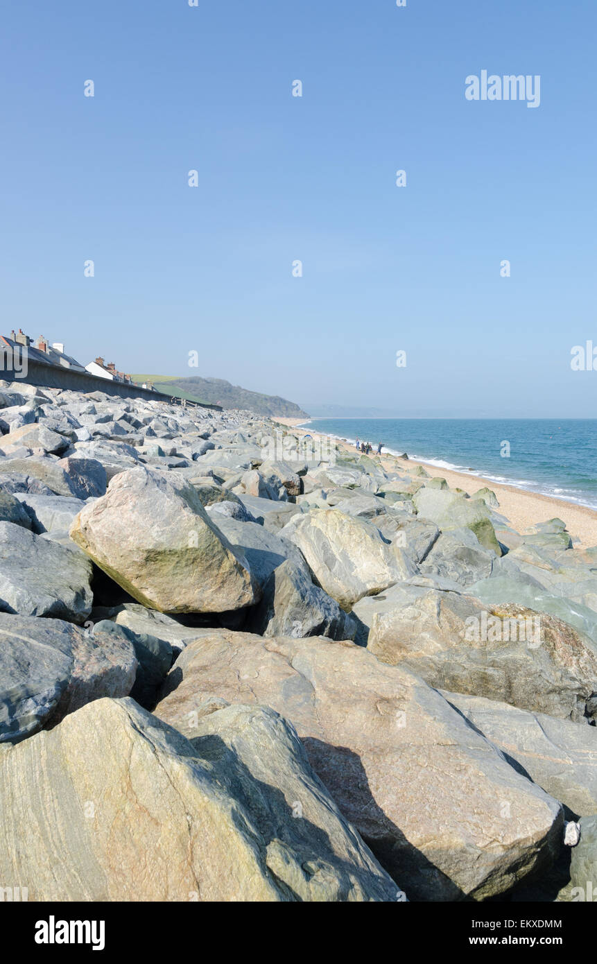 Large boulders used as sea defence in the South Hams village of Beesands Stock Photo