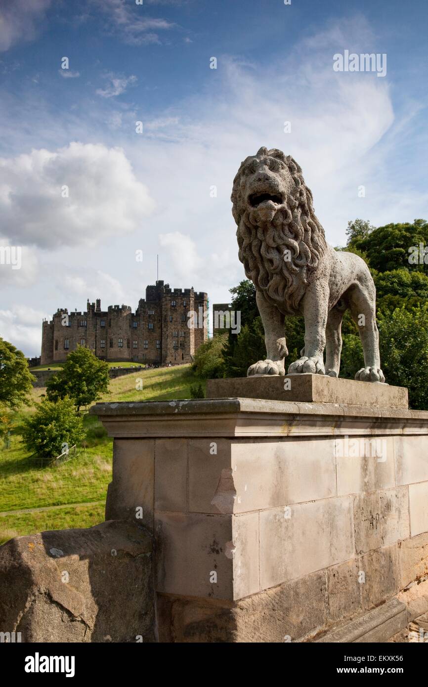 Lion Statue, Alnwick Castle; Northumberland, England Stock Photo Alamy
