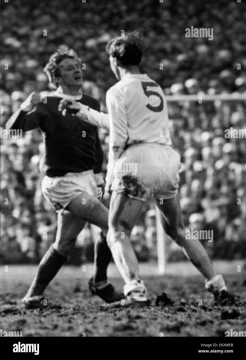 English FA Cup Manchester United 00 Leeds United. Denis Law raises his