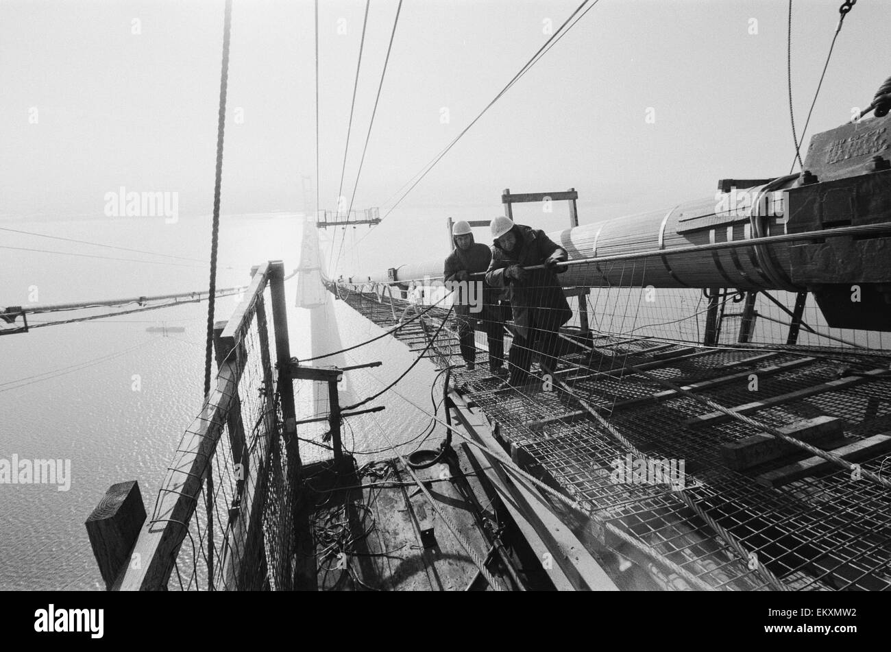 Views of the construction of The Humber Bridge at Hull. 27th August ...