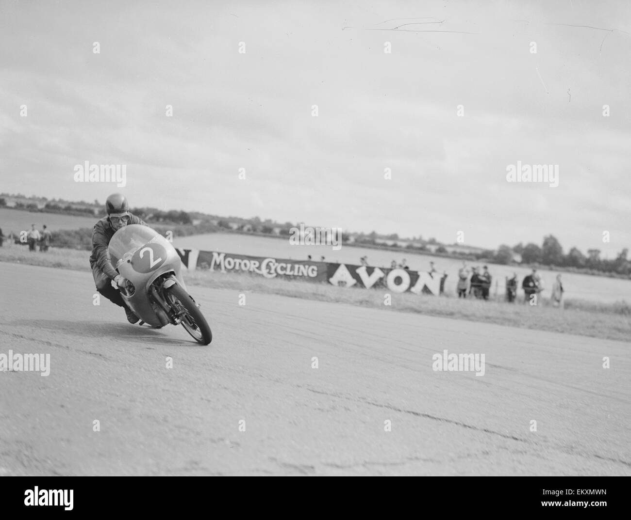 Action from the Daily Herald Motor Cycle Racing Championship at Thruxton. 4th August 1958 - Stock Photo