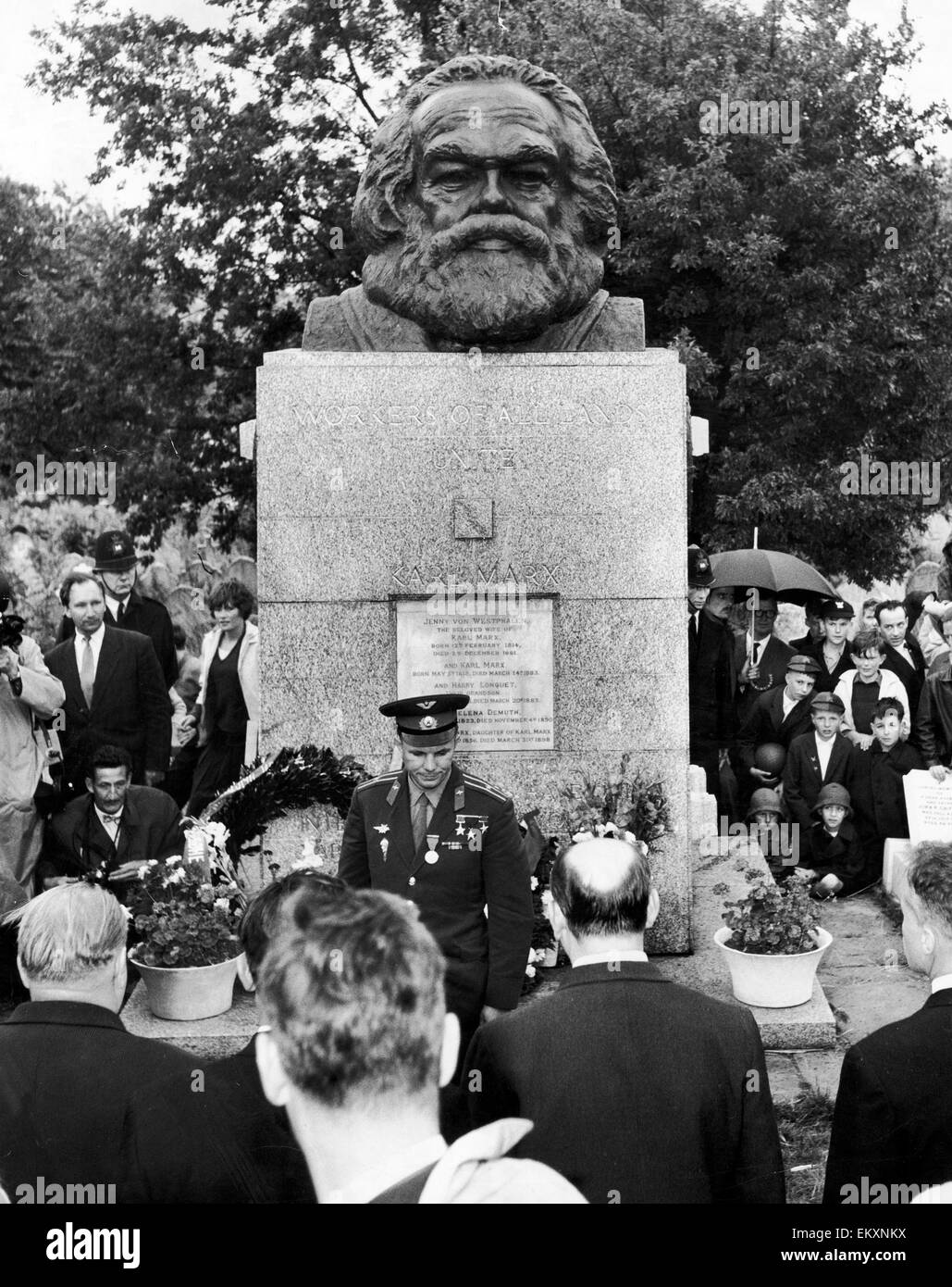 Yuri Gagarin the first man in space seen here in Highgate Cemetery where he laid a wreath on the tomb of Karl Marx. July 14th 1961 Stock Photo