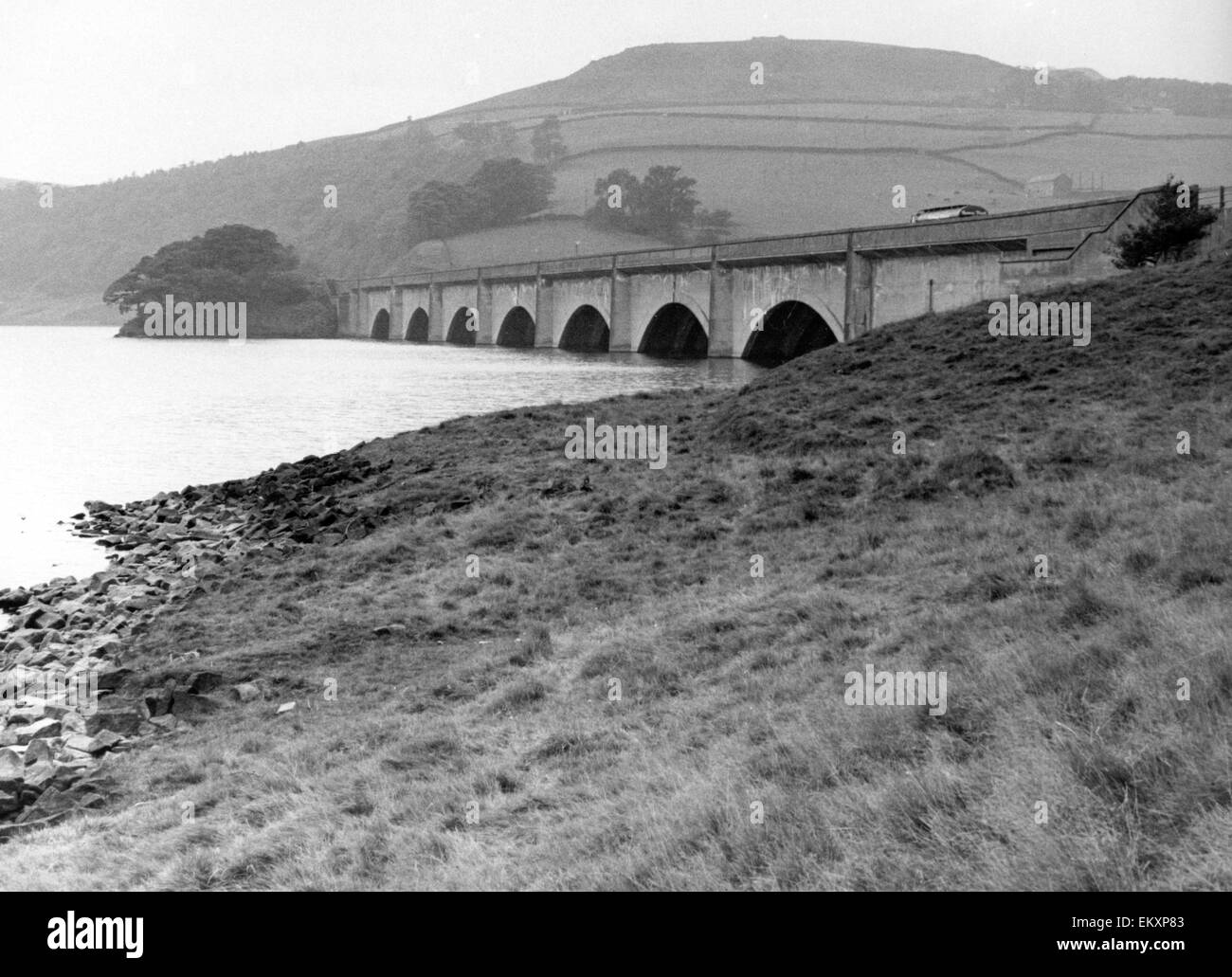 Viaduct on the Ladybower Reservoir on the snake road to Sheffield. 1965 Stock Photo