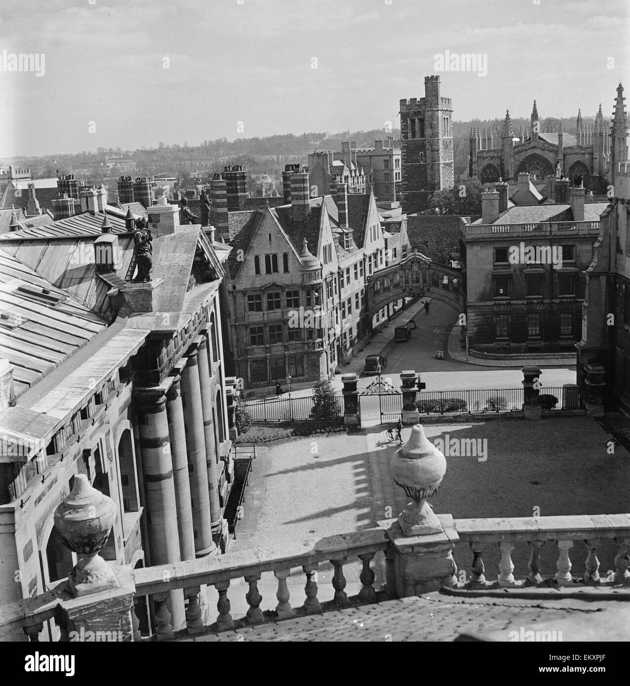The dreaming spires of Oxford and the Bridge of Sighs seen from the roof of the Sheldonian Theatre. In the foreground is Hertford College with the tower of the Cathedral in the centre of the picture. The spires of Christ Church are to the right in the bac Stock Photo