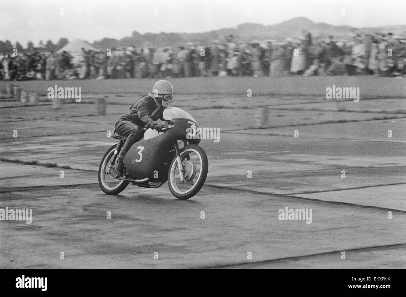 Action from the Daily Herald Motor Cycle Racing Championship at Thruxton. 1st August 1960 Stock Photo