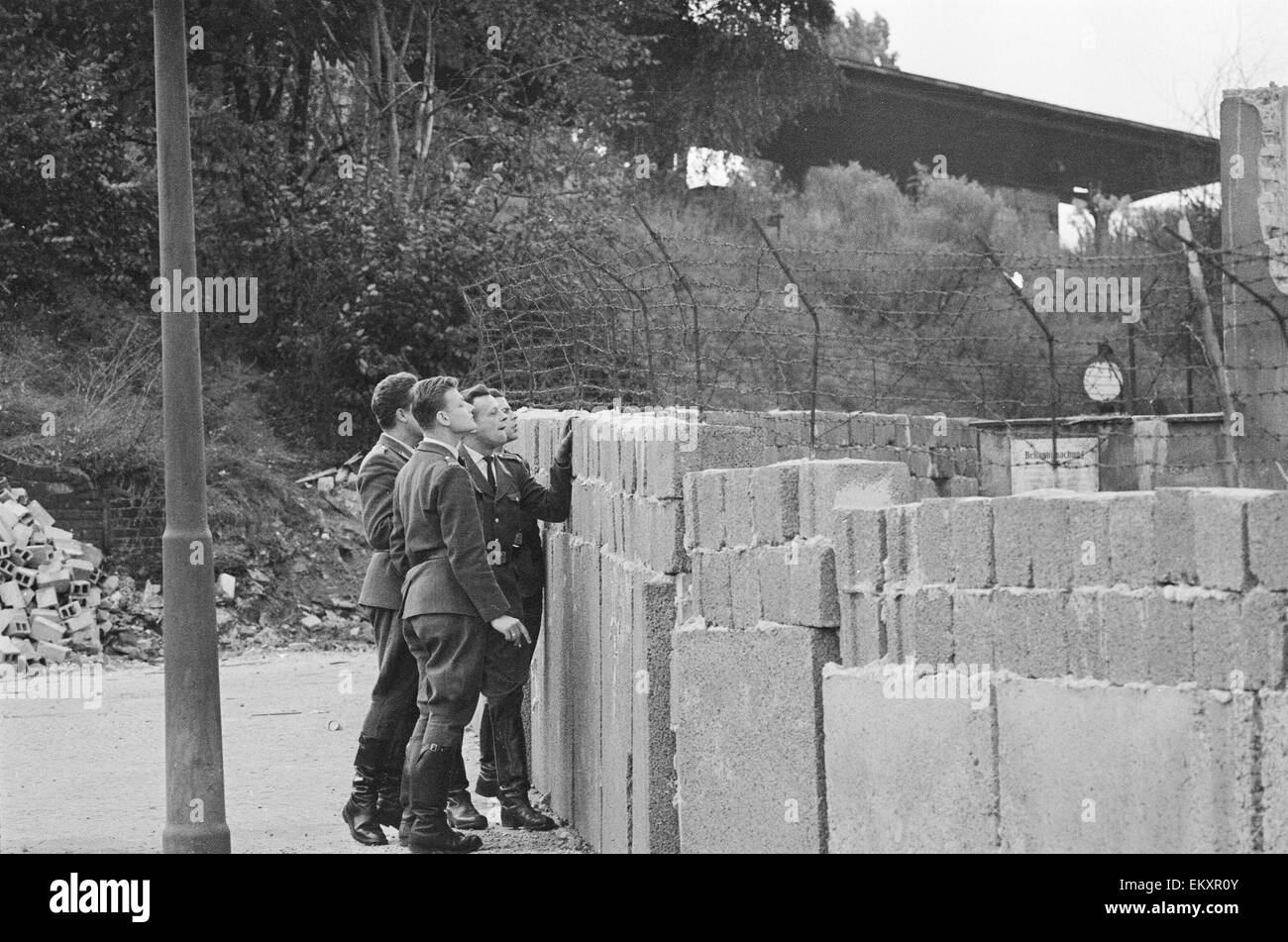 Berlin wall 1960s hires stock photography and images Alamy