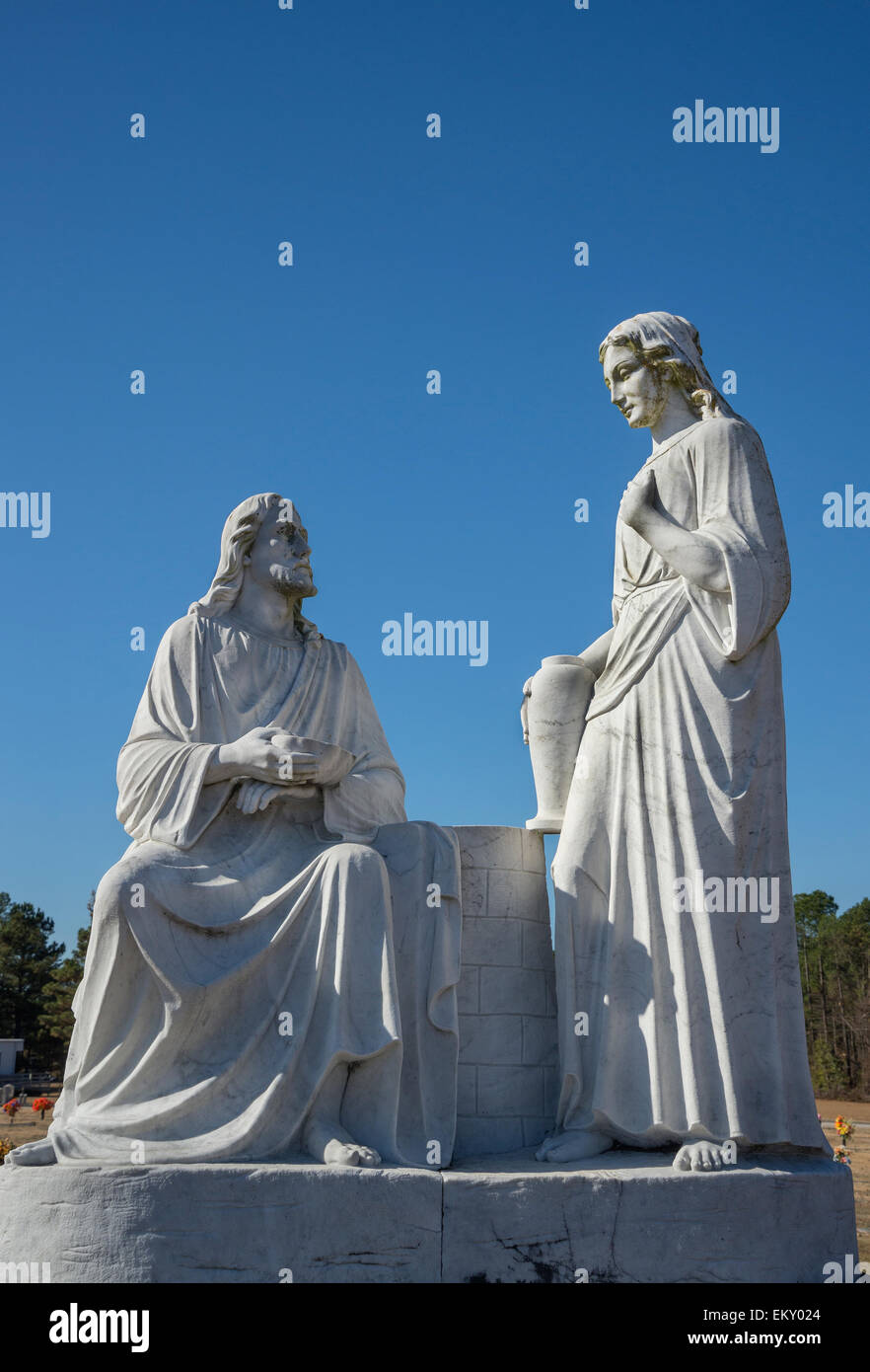 Jesus and the woman at the well statue in Grandview Memorial Park