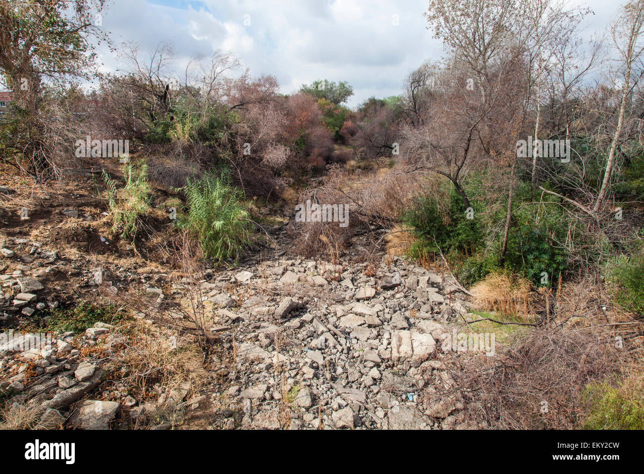 Dry Tule River bed. Lake Success is a reservoir and dam along the Tule