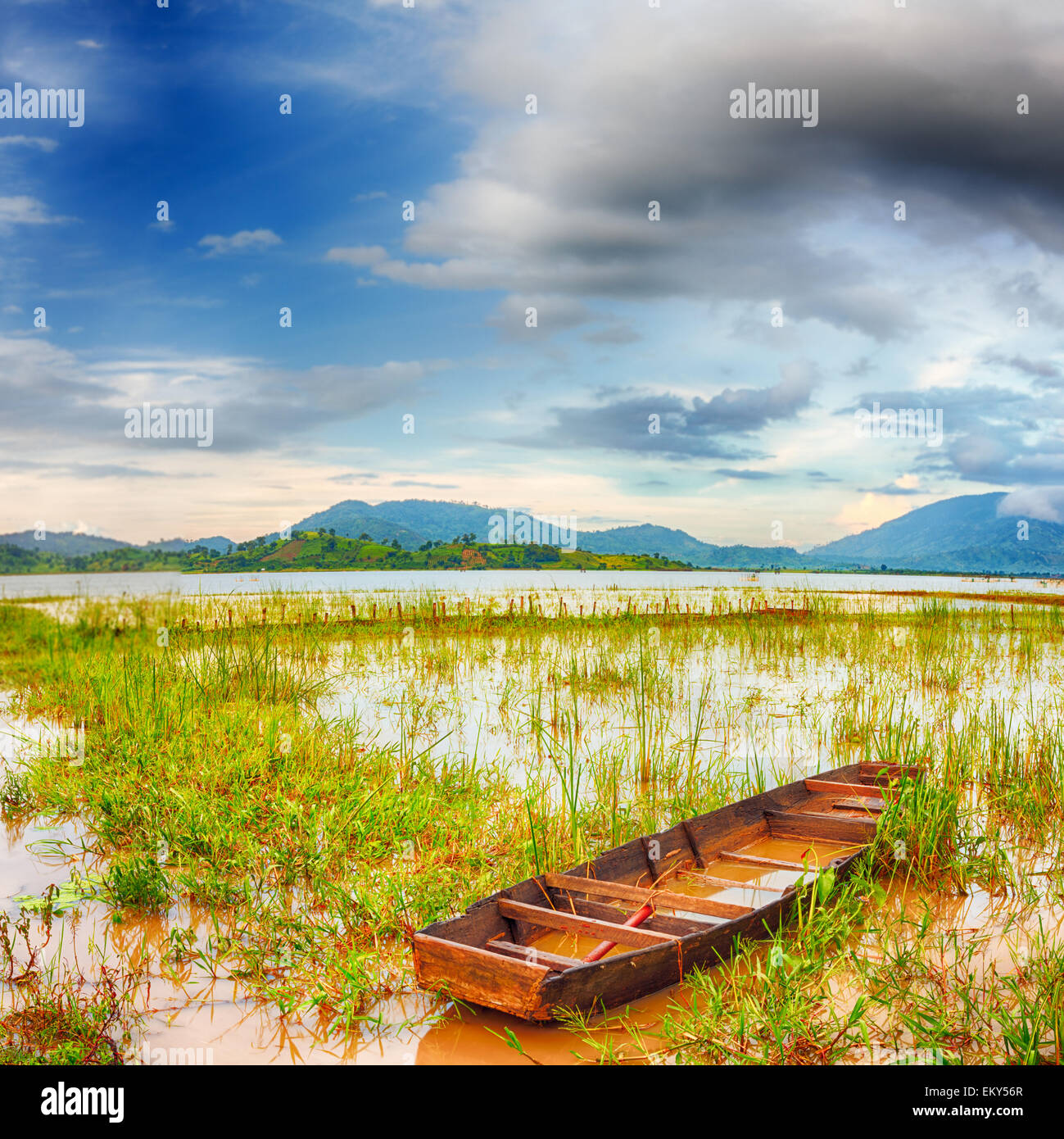 Beautiful landscape lake view hi-res stock photography and images - Alamy