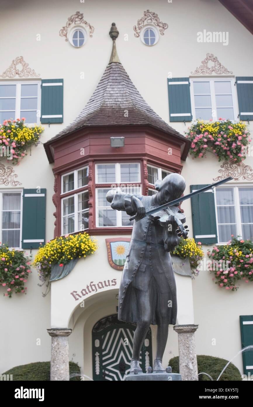 Statue Of Mozart Playing Violin, St. Gilgen, Salzkammergut, Austria Stock Photo Alamy
