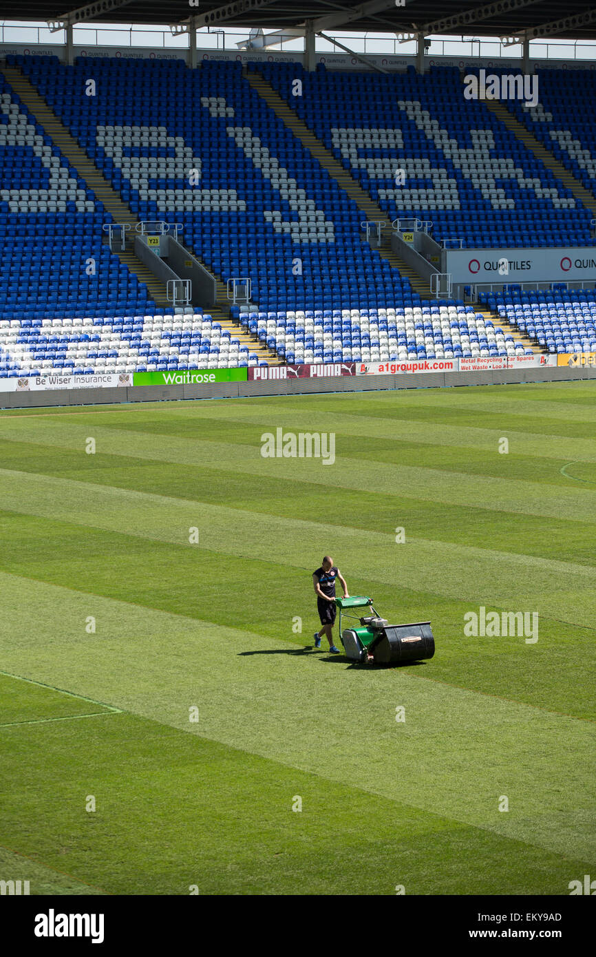 Groundsman football hires stock photography and images Alamy