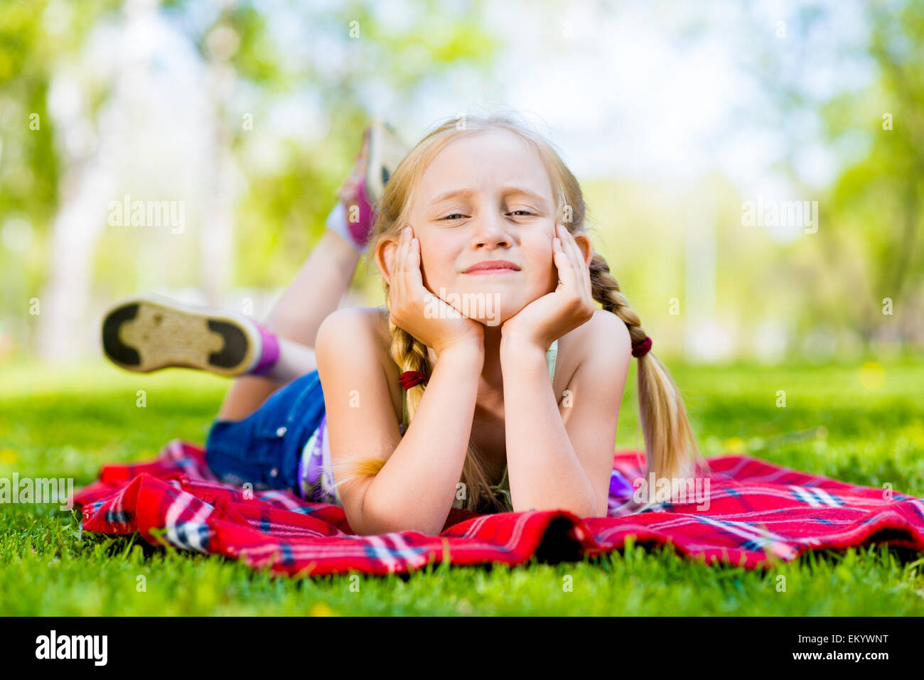 portrait of a smiling girl in a park Stock Photo - Alamy