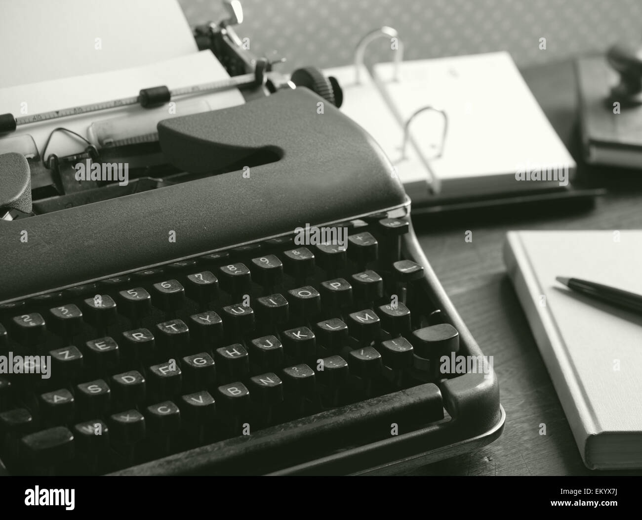 Old desk typewriter hi-res stock photography and images - Alamy